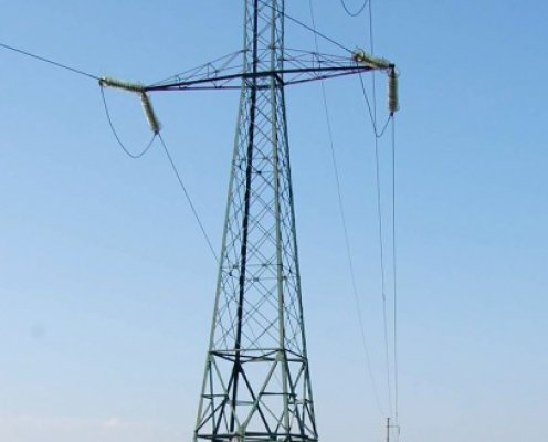 Încerca să fure componentele metalice dintr-un stâlp de înaltă tensiune
